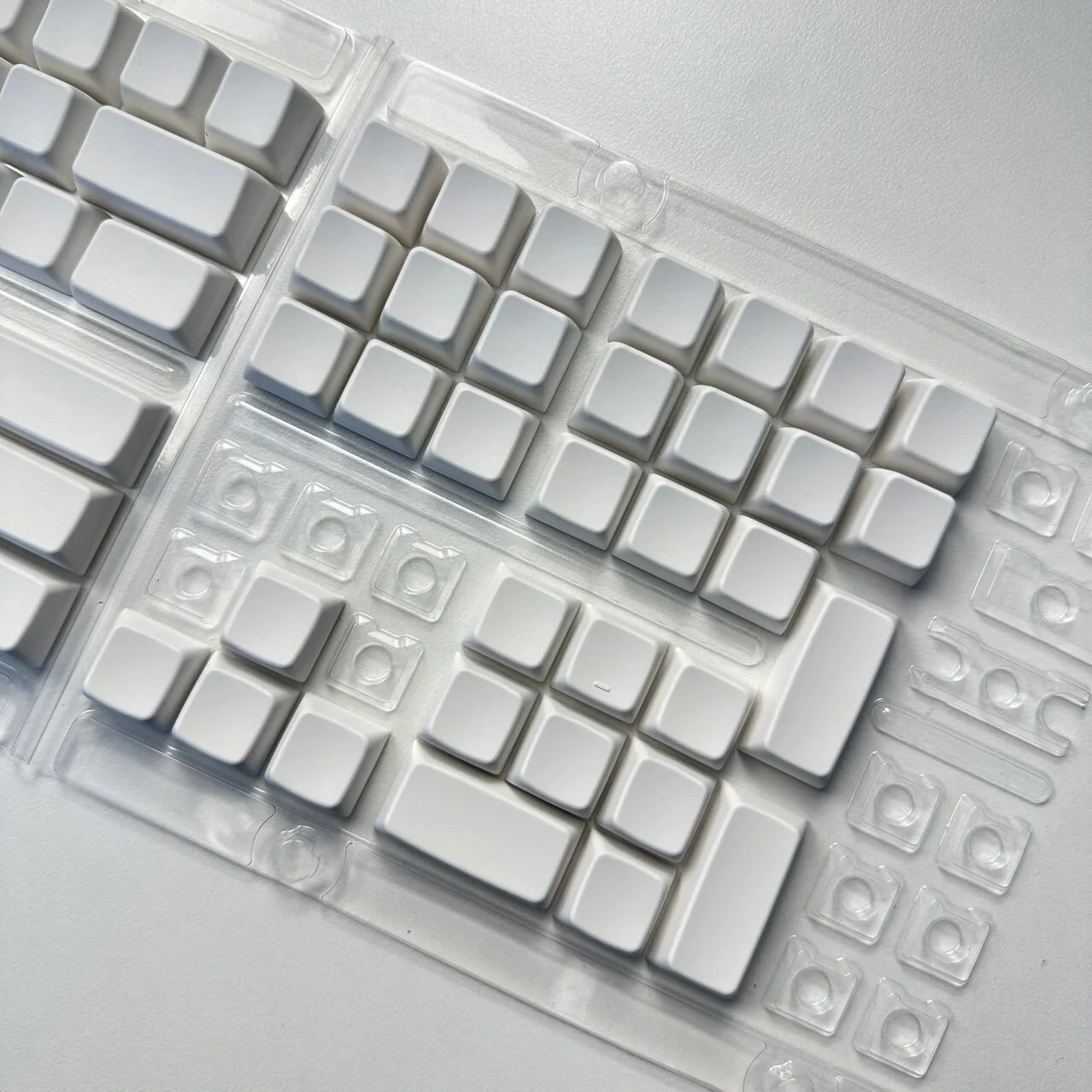 MDA Profile PBT Keycap Set – Blank White 68 Keys